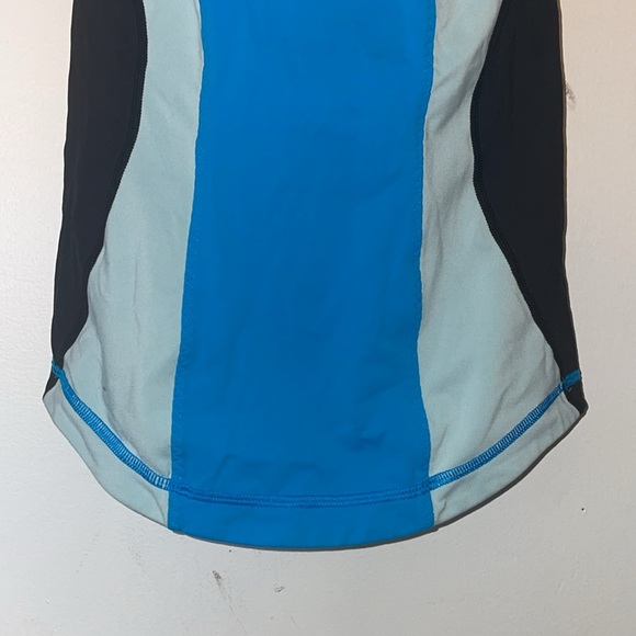 Lululemon Cardio Kick Racerback tank top in Colorblock blue with built in bra - Picture 3 of 9